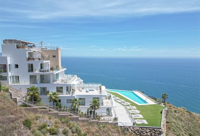 Apartamento de 2 habitaciones en Torrox en venta con piscina garaje - 525.000 € (Ref: 9976363)