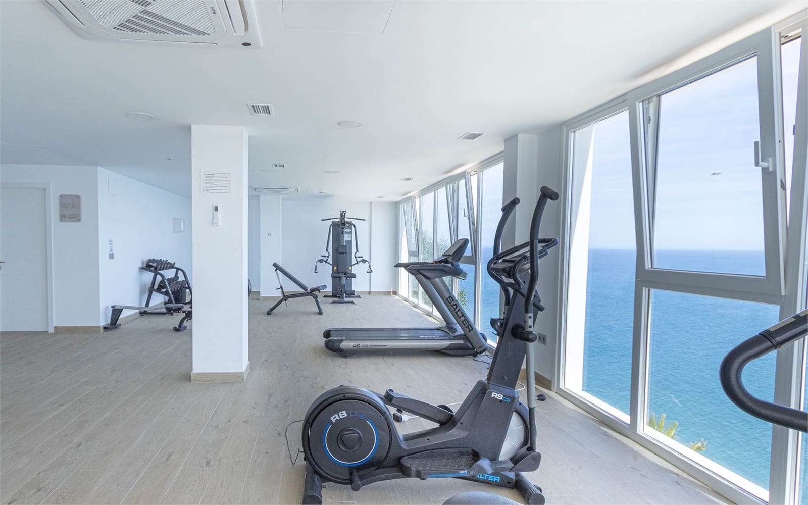 Apartamento de 2 habitaciones en Torrox en venta con piscina garaje - 525.000 € (Ref: 9976363)