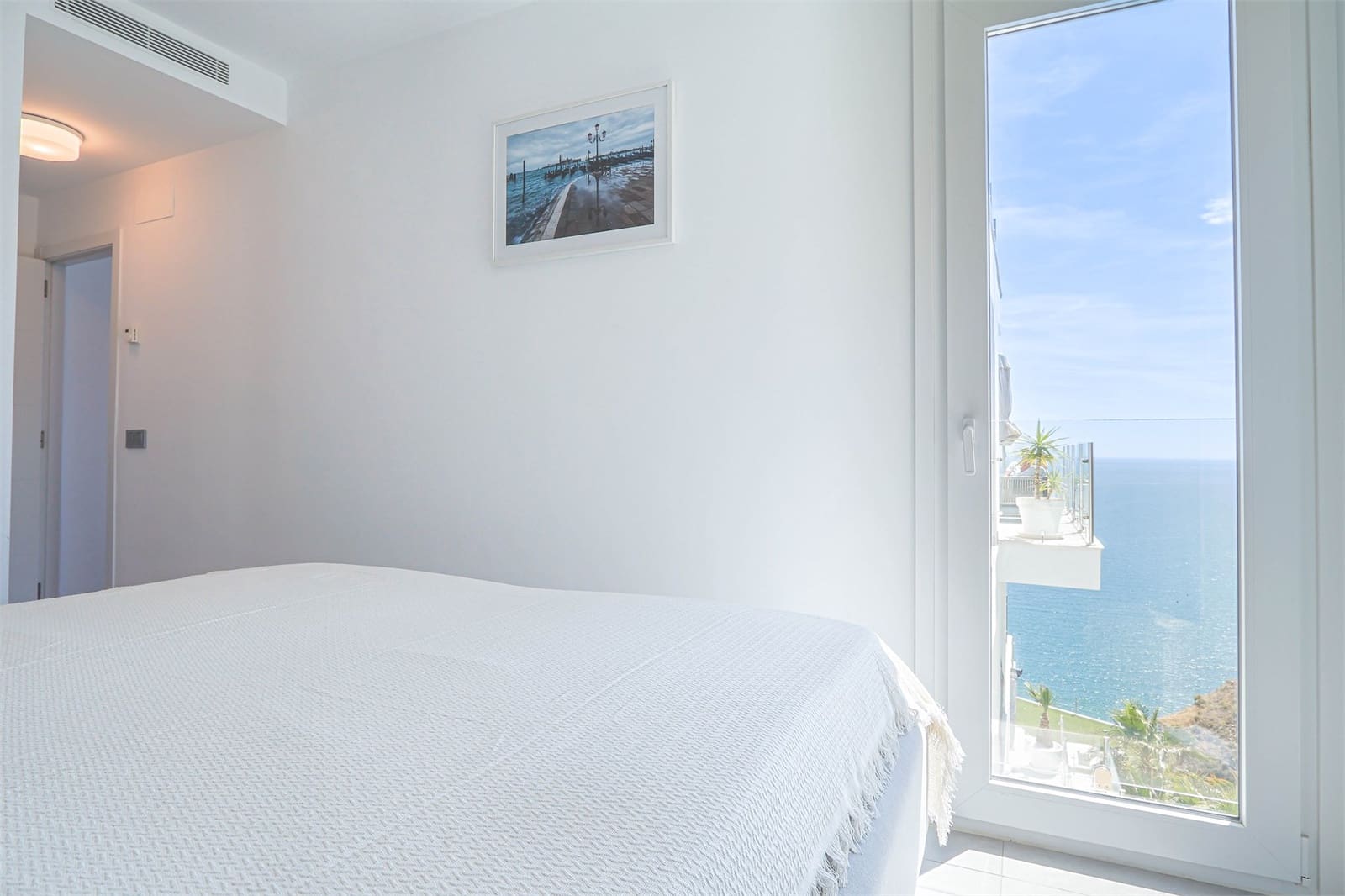 Apartamento de 2 habitaciones en Torrox en venta con piscina garaje - 525.000 € (Ref: 9976363)