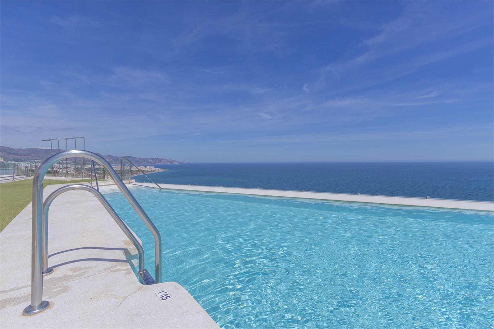Apartamento de 2 habitaciones en Torrox en venta con piscina garaje - 525.000 € (Ref: 9976363)