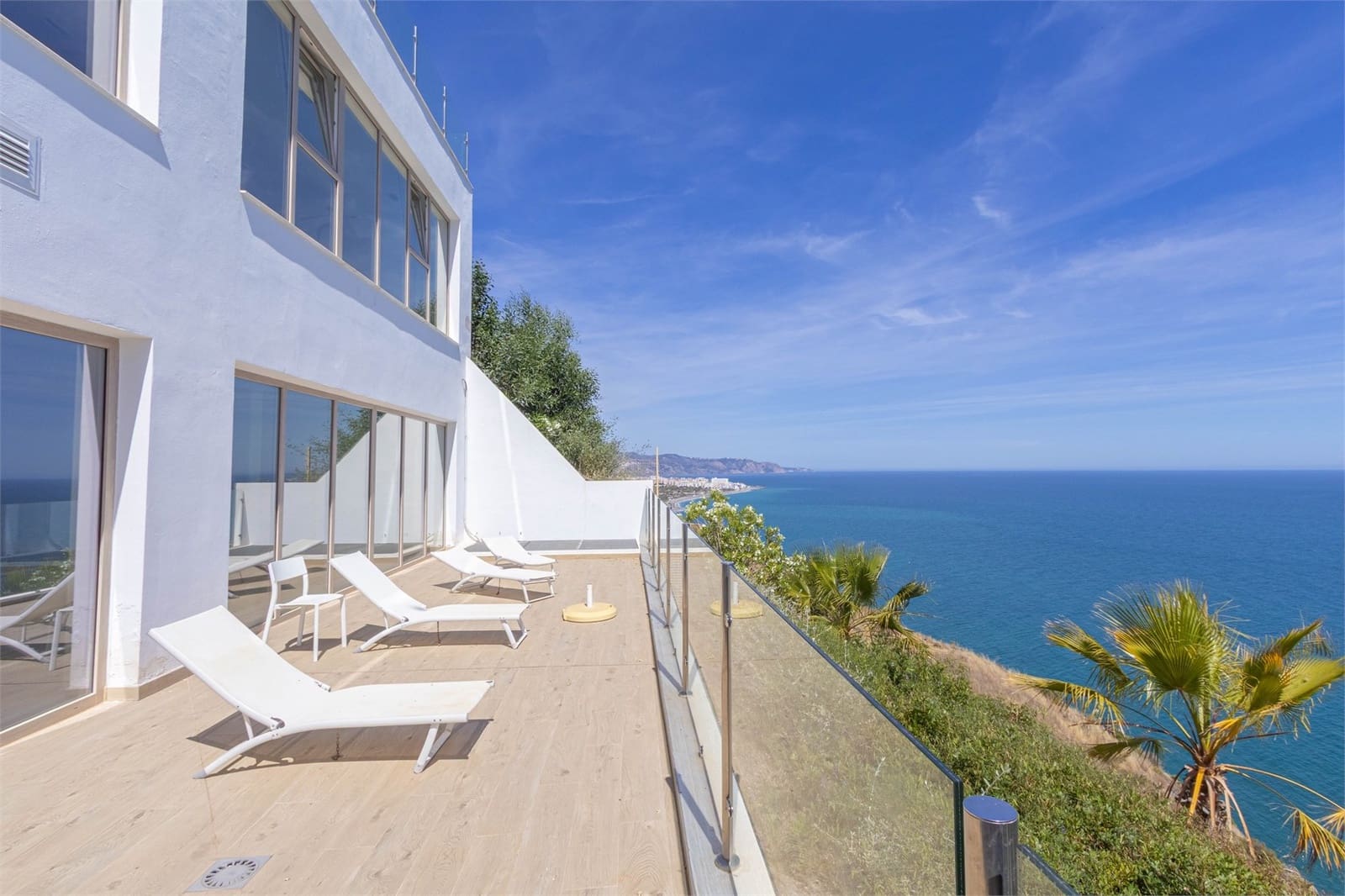 Apartamento de 2 habitaciones en Torrox en venta con piscina garaje - 525.000 € (Ref: 9976363)
