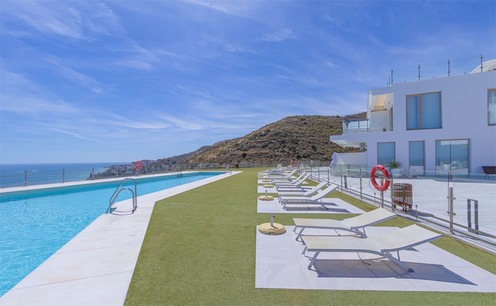 Apartamento de 2 habitaciones en Torrox en venta con piscina garaje - 525.000 € (Ref: 9976363)