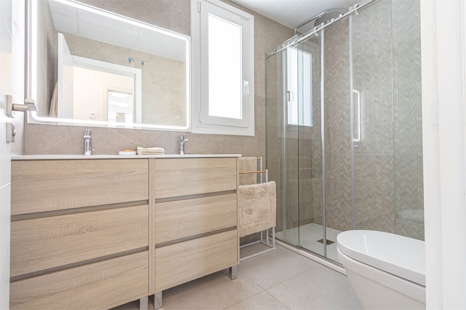 Apartamento de 2 habitaciones en Torrox en venta con piscina garaje - 525.000 € (Ref: 9976363)