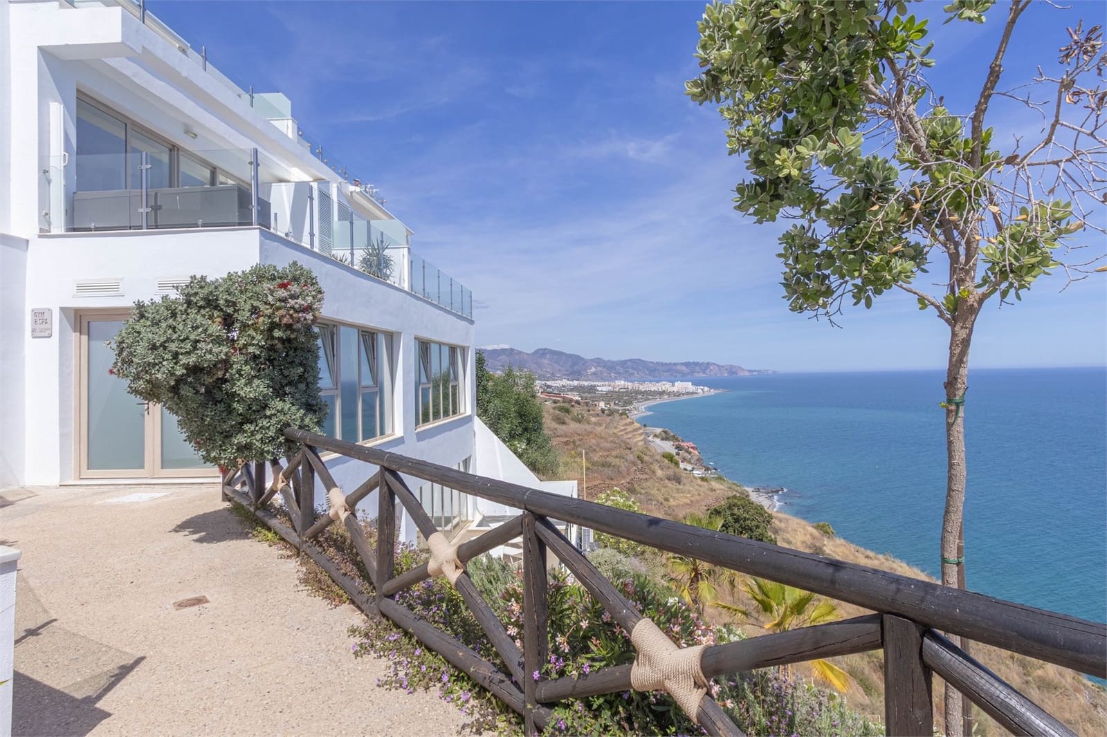Apartamento de 2 habitaciones en Torrox en venta con piscina garaje - 525.000 € (Ref: 9976363)