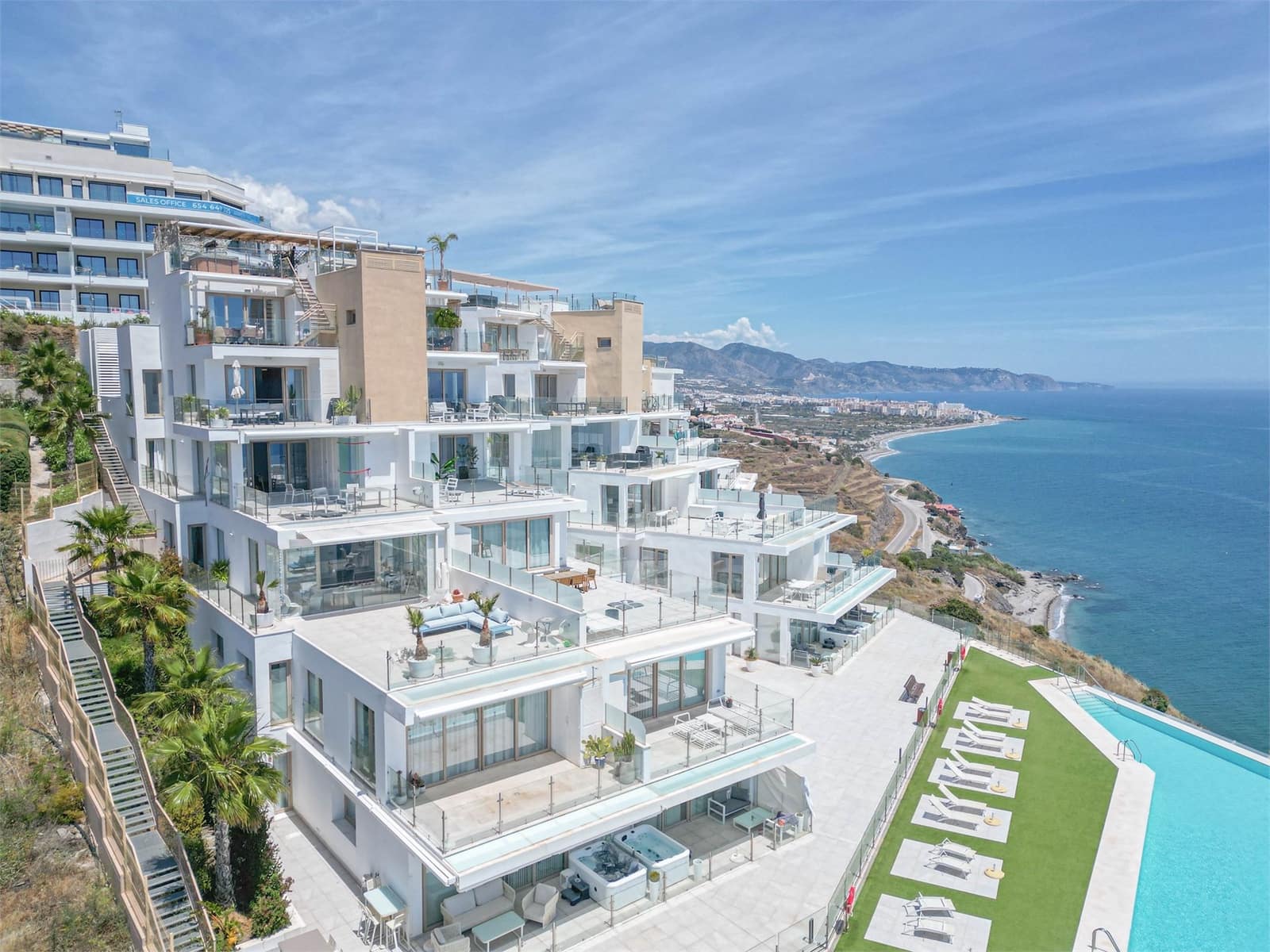 Apartamento de 2 habitaciones en Torrox en venta con piscina garaje - 525.000 € (Ref: 9976363)