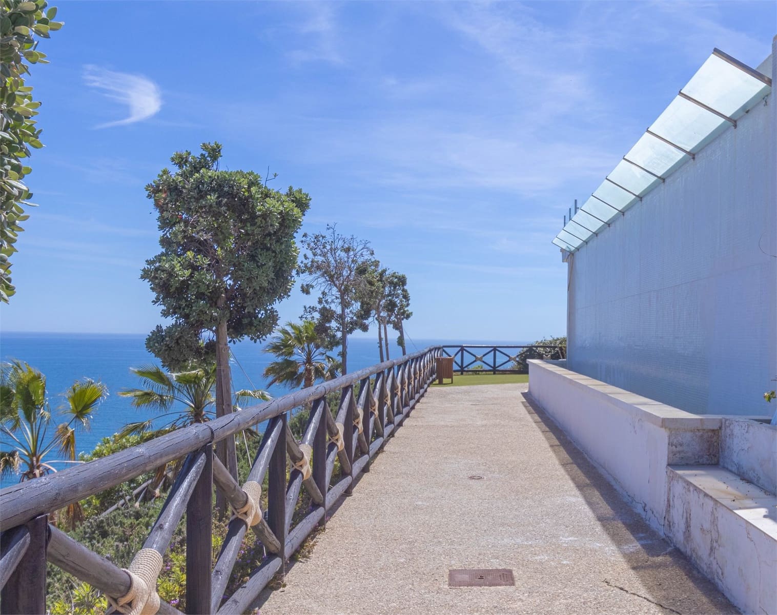 Apartamento de 2 habitaciones en Torrox en venta con piscina garaje - 525.000 € (Ref: 9976363)