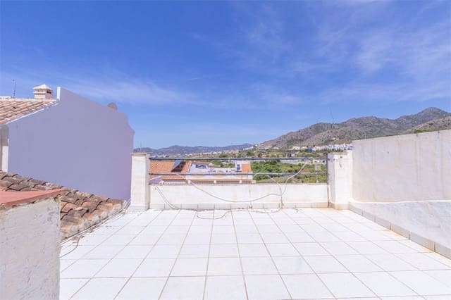 Omakotitalo myytävänä paikassa Maro, Nerja - 290 000 € (Ref: 9976365)