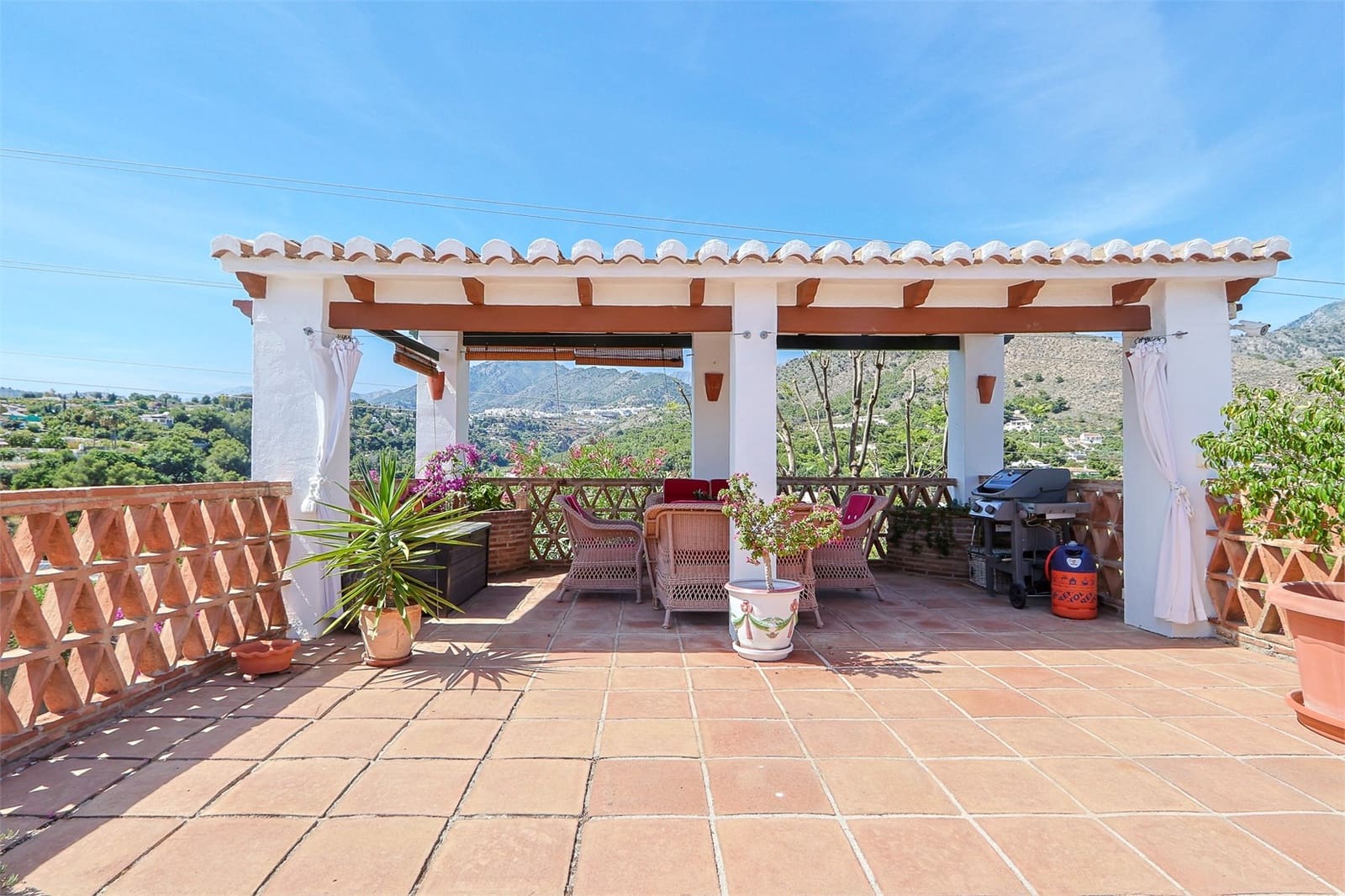 4 slaapkamer Villa te koop in Frigiliana met zwembad garage - € 995.000 (Ref: 9976366)