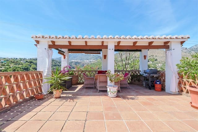 Chalet de 4 habitaciones en Frigiliana en venta con piscina garaje - 995.000 € (Ref: 9976366)