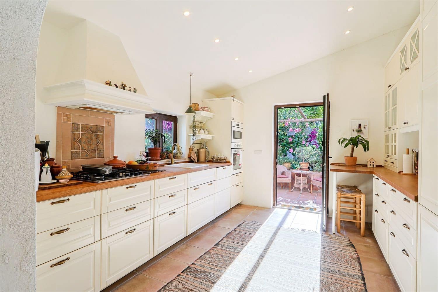 Villa for sale in Frigiliana with pool garage - € 895,000 (Ref: 9976366)