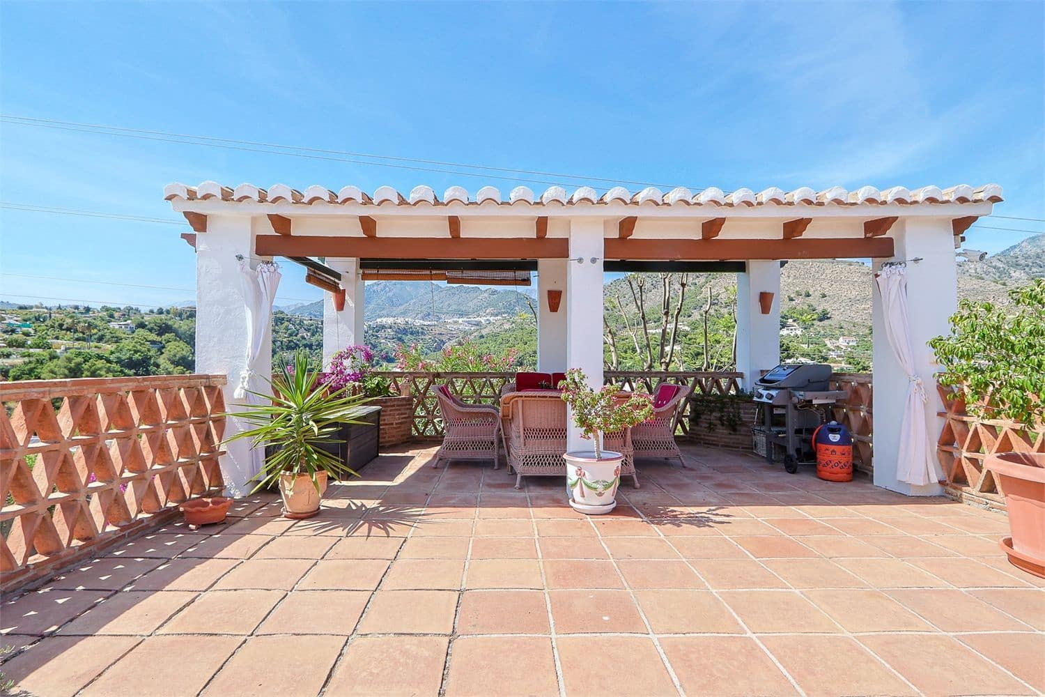Villa for sale in Frigiliana with pool garage - € 895,000 (Ref: 9976366)