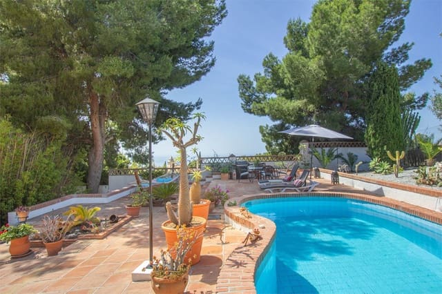 Villa/Maison à vendre à Frigiliana - 620 000 € (Ref: 9976369)