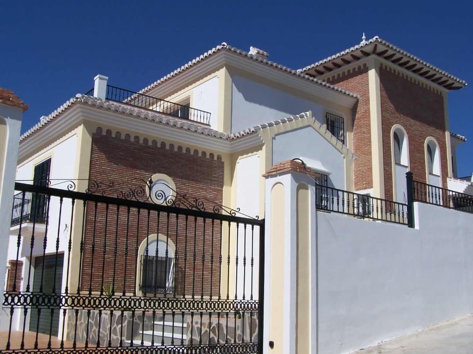 Chalet de 5 habitaciones en Frigiliana en venta con piscina garaje - 1.299.000 € (Ref: 9976370)