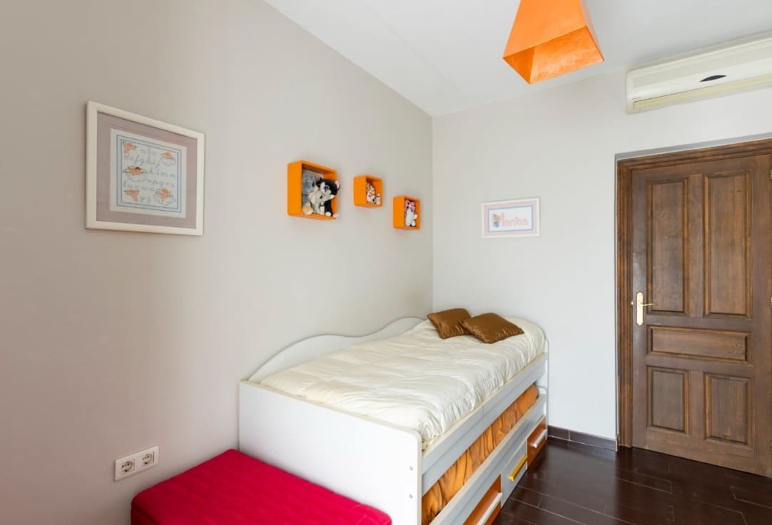 Chalet de 3 habitaciones en Motril en venta con piscina - 499.000 € (Ref: 9976371)