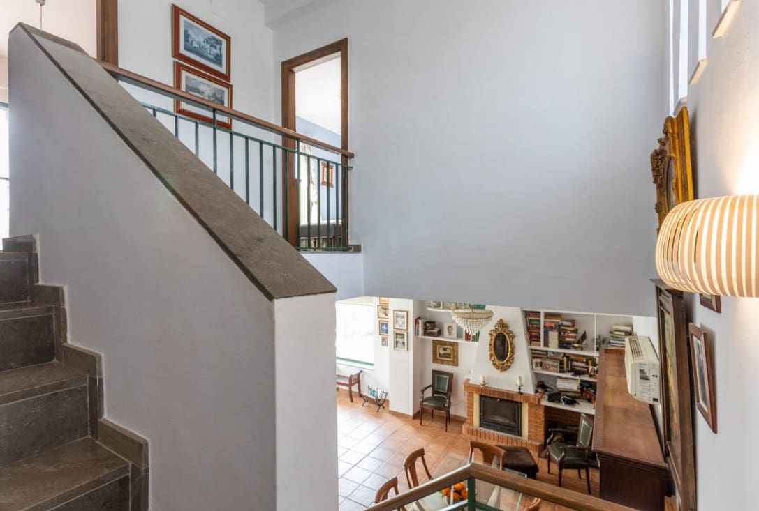 Chalet de 3 habitaciones en Motril en venta con piscina - 499.000 € (Ref: 9976371)
