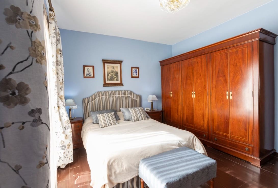 Chalet de 3 habitaciones en Motril en venta con piscina - 499.000 € (Ref: 9976371)