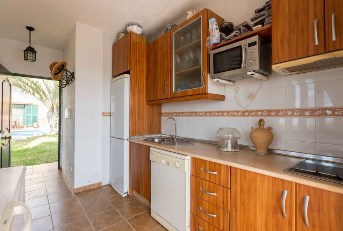 Chalet de 3 habitaciones en Motril en venta con piscina - 499.000 € (Ref: 9976371)