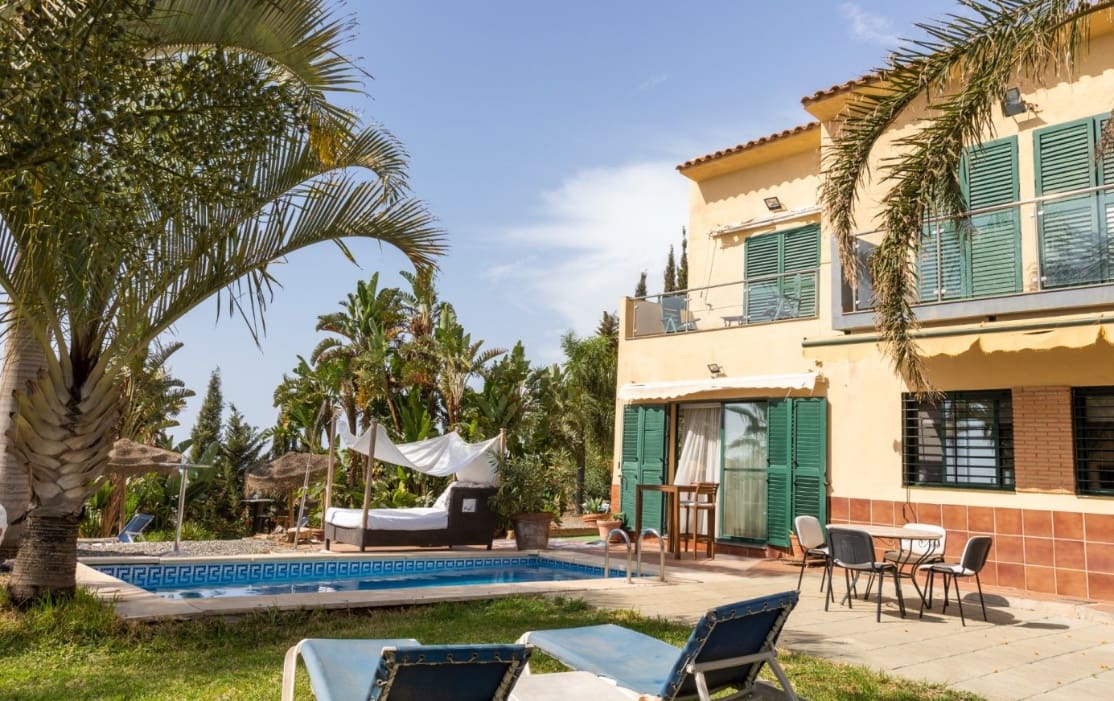 Chalet de 3 habitaciones en Motril en venta con piscina - 499.000 € (Ref: 9976371)