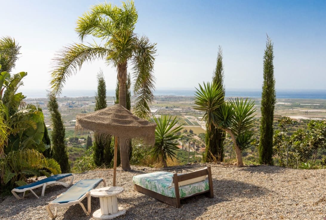 Chalet de 3 habitaciones en Motril en venta con piscina - 499.000 € (Ref: 9976371)