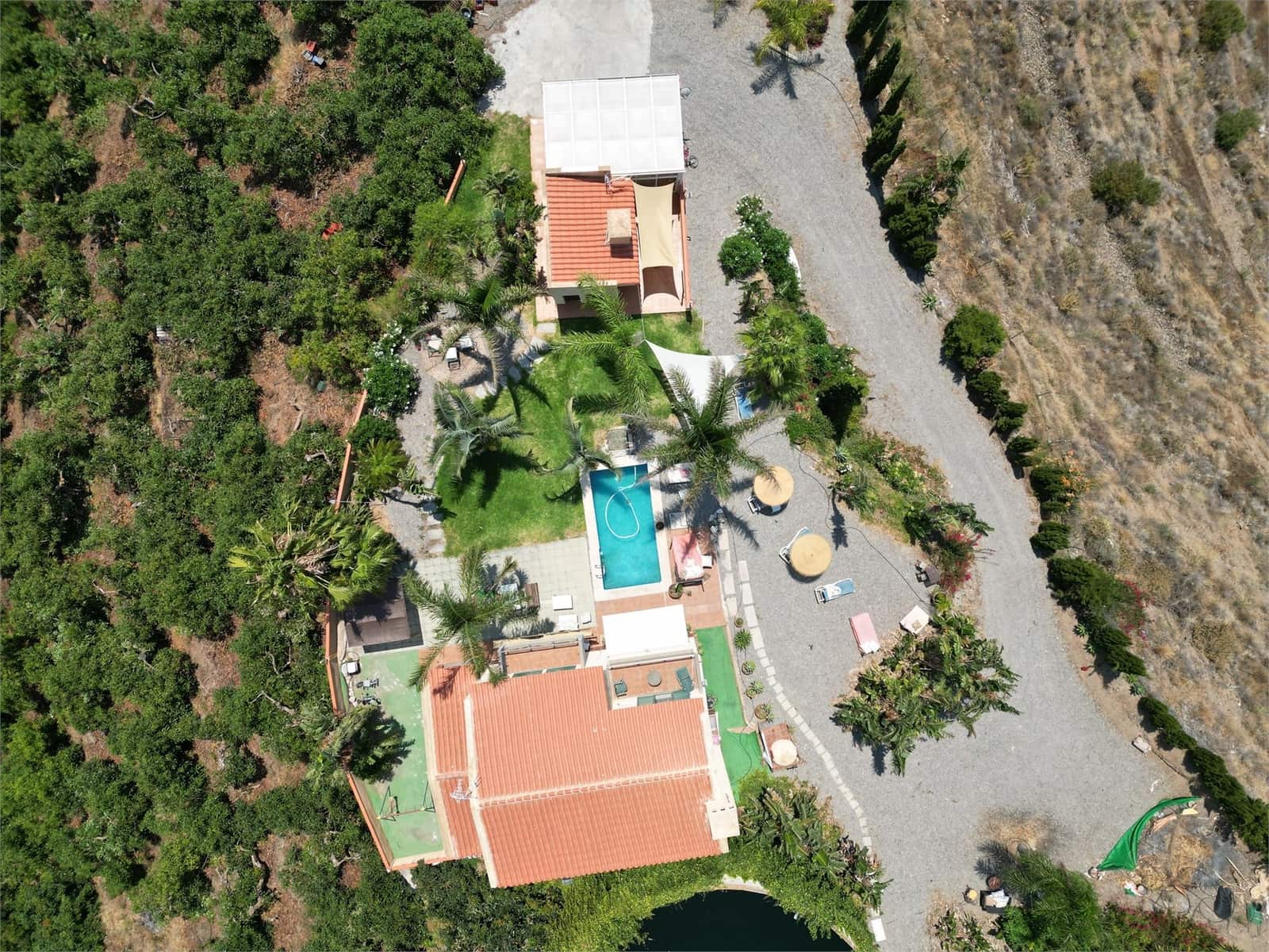 Chalet de 3 habitaciones en Motril en venta con piscina - 499.000 € (Ref: 9976371)