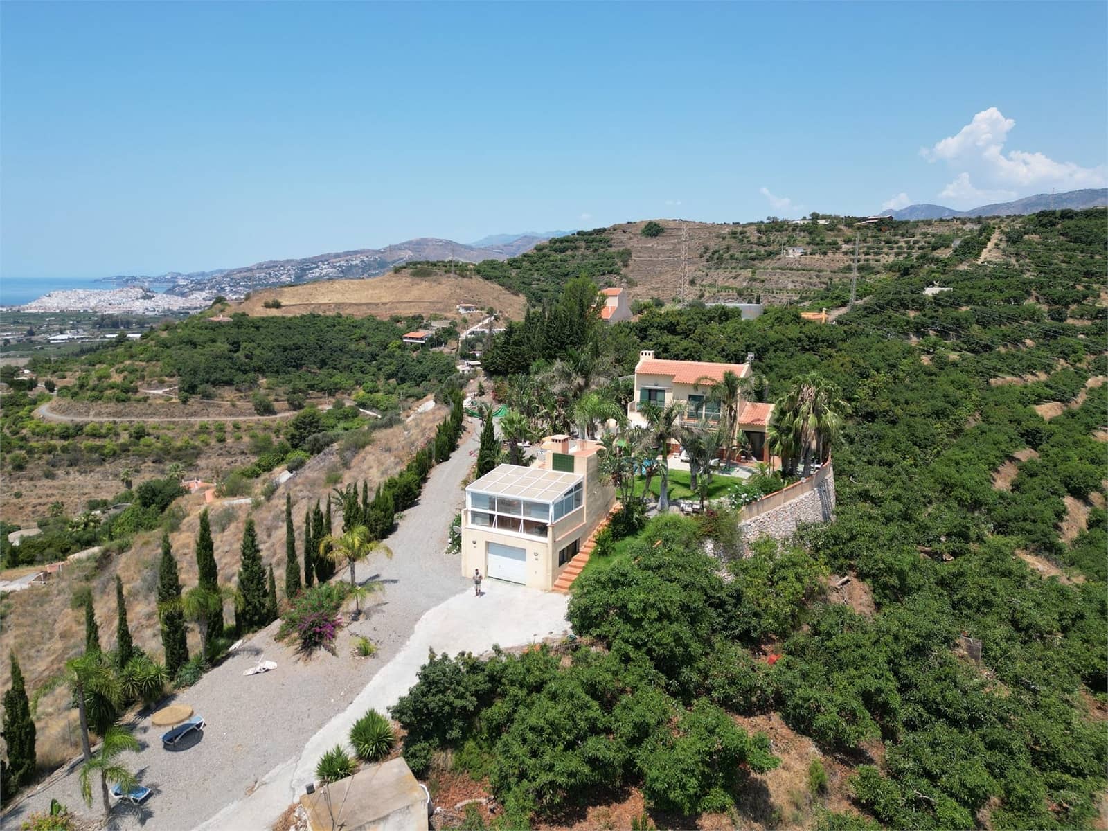 Chalet de 3 habitaciones en Motril en venta con piscina - 499.000 € (Ref: 9976371)