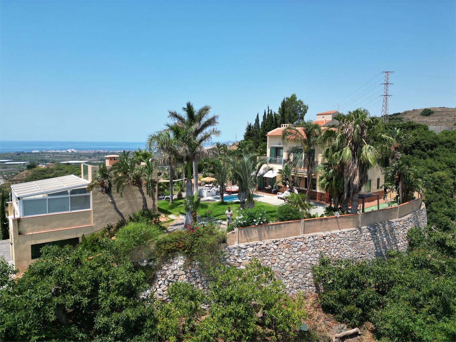 Chalet de 3 habitaciones en Motril en venta con piscina - 499.000 € (Ref: 9976371)