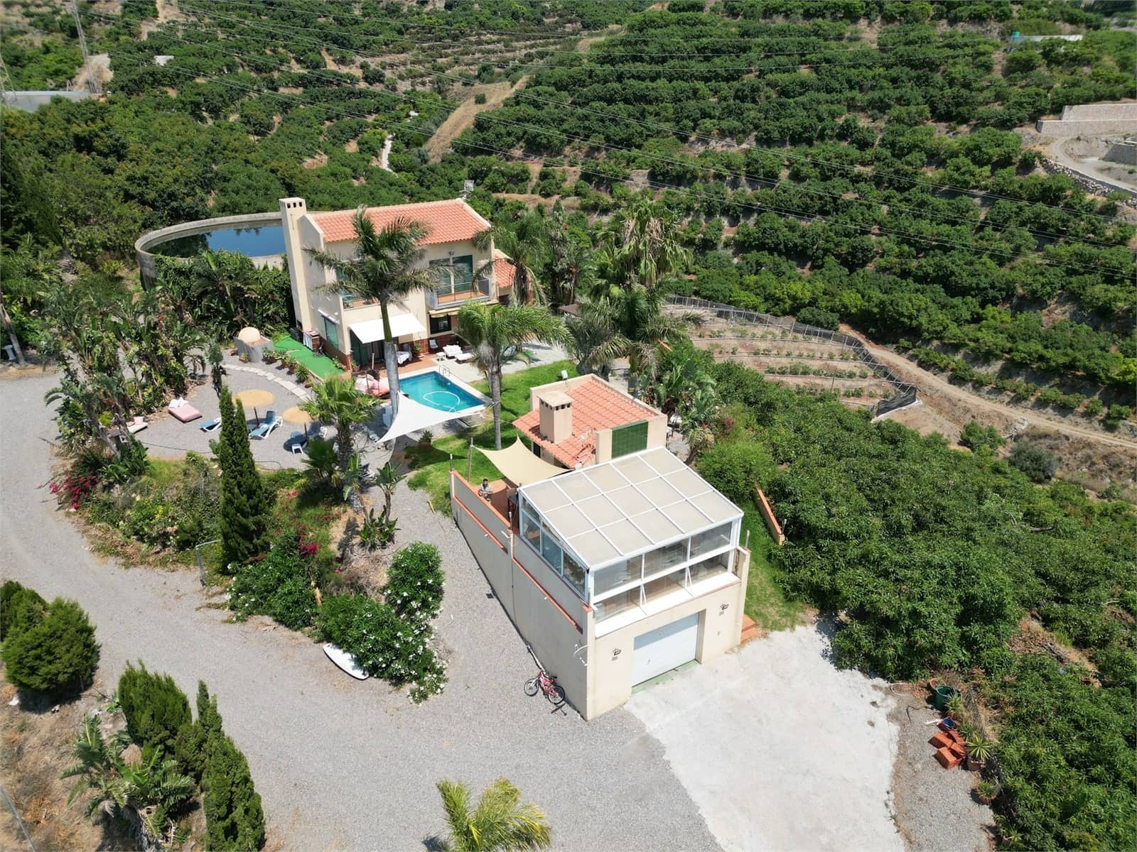 Chalet de 3 habitaciones en Motril en venta con piscina - 499.000 € (Ref: 9976371)