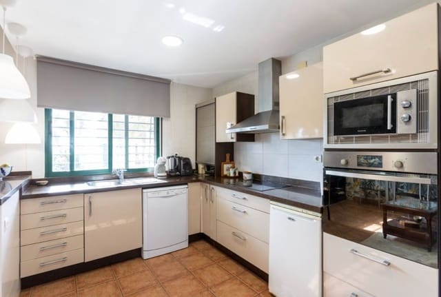 Villa/Maison à vendre à Motril - 499 000 € (Ref: 9976371)
