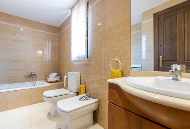 Villa/Maison à vendre à Motril - 499 000 € (Ref: 9976371)