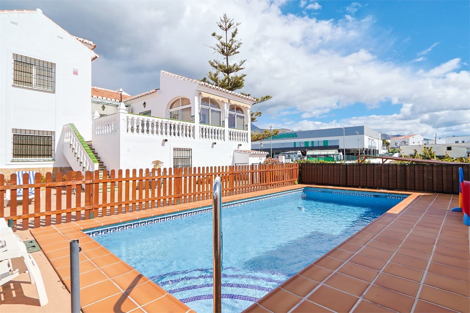4 soveværelse Villa til salg i Nerja med swimmingpool garage - € 1.345.000 (Ref: 9976374)