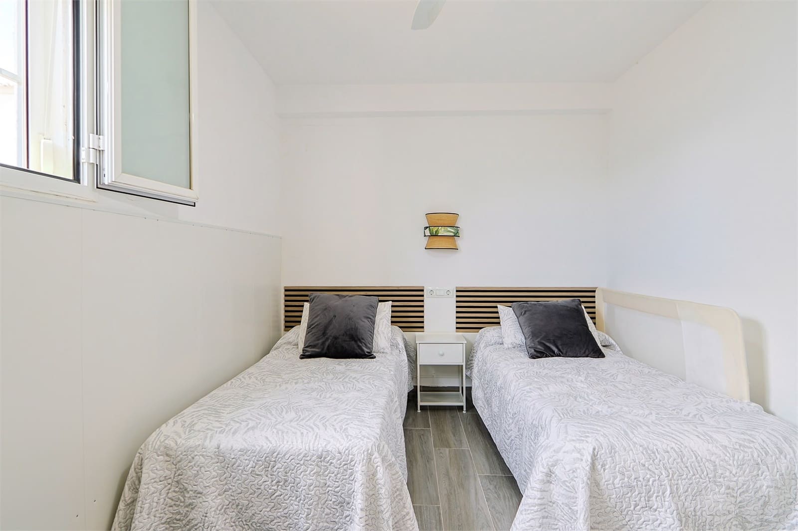 4 soveværelse Villa til salg i Nerja med swimmingpool garage - € 1.345.000 (Ref: 9976374)