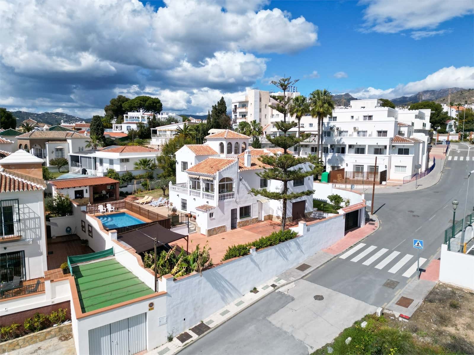 4 soveværelse Villa til salg i Nerja med swimmingpool garage - € 1.345.000 (Ref: 9976374)