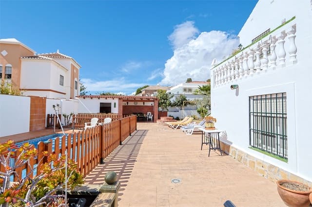4 soveværelse Villa til salg i Nerja med swimmingpool garage - € 1.345.000 (Ref: 9976374)