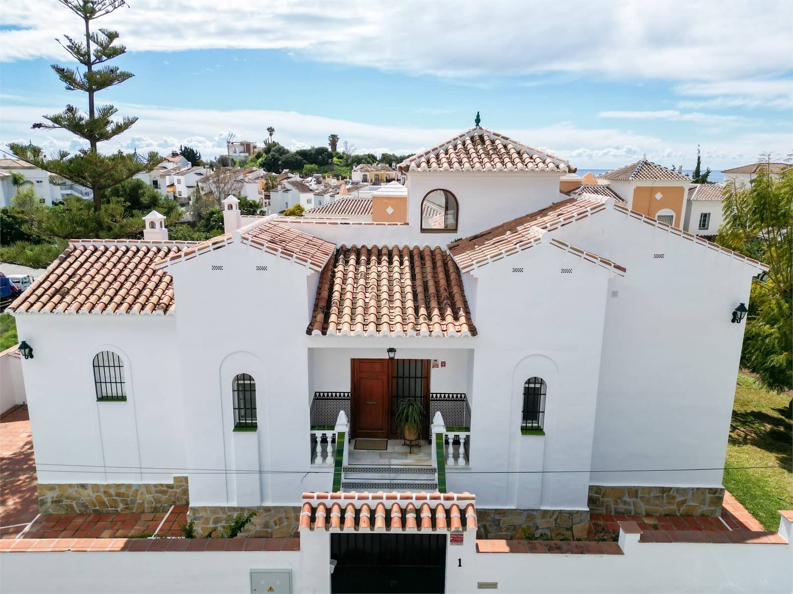 4 soveværelse Villa til salg i Nerja med swimmingpool garage - € 1.345.000 (Ref: 9976374)