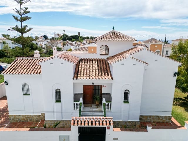 4 soveværelse Villa til salg i Nerja med swimmingpool garage - € 1.345.000 (Ref: 9976374)