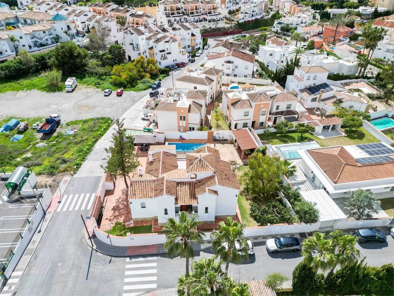 4 soveværelse Villa til salg i Nerja med swimmingpool garage - € 1.345.000 (Ref: 9976374)