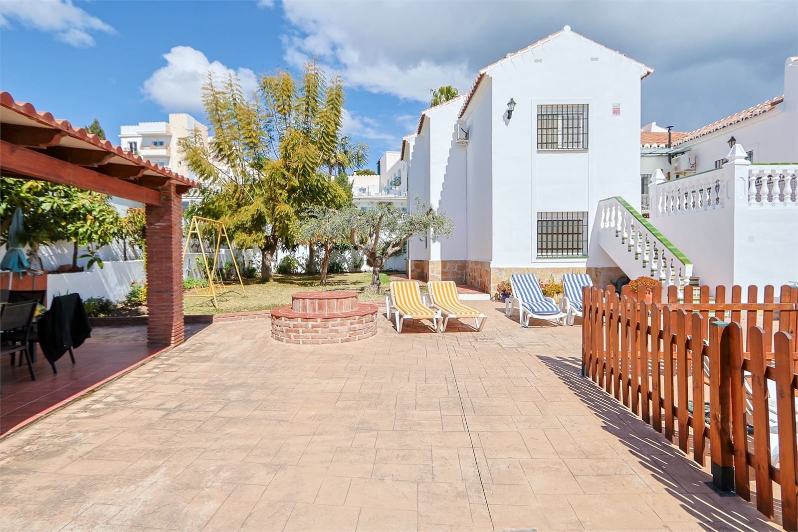4 soveværelse Villa til salg i Nerja med swimmingpool garage - € 1.345.000 (Ref: 9976374)