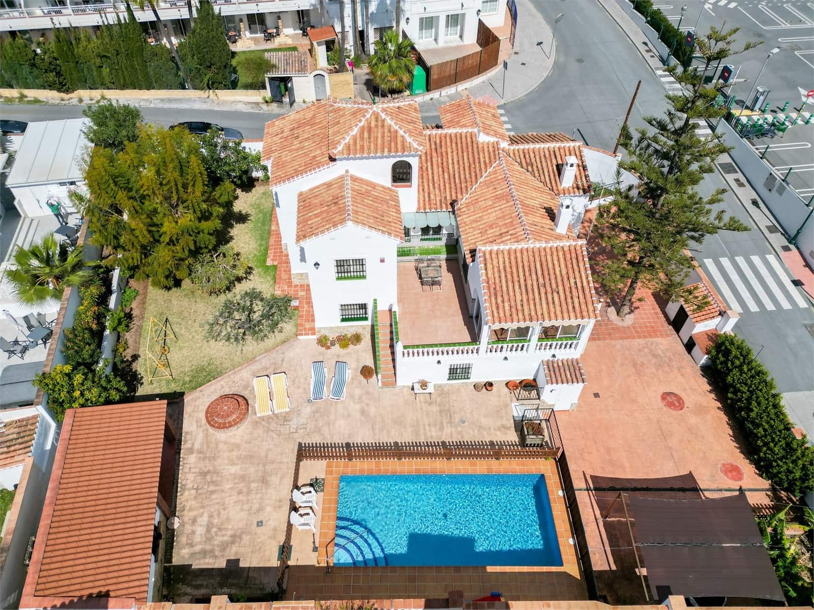 4 soveværelse Villa til salg i Nerja med swimmingpool garage - € 1.345.000 (Ref: 9976374)