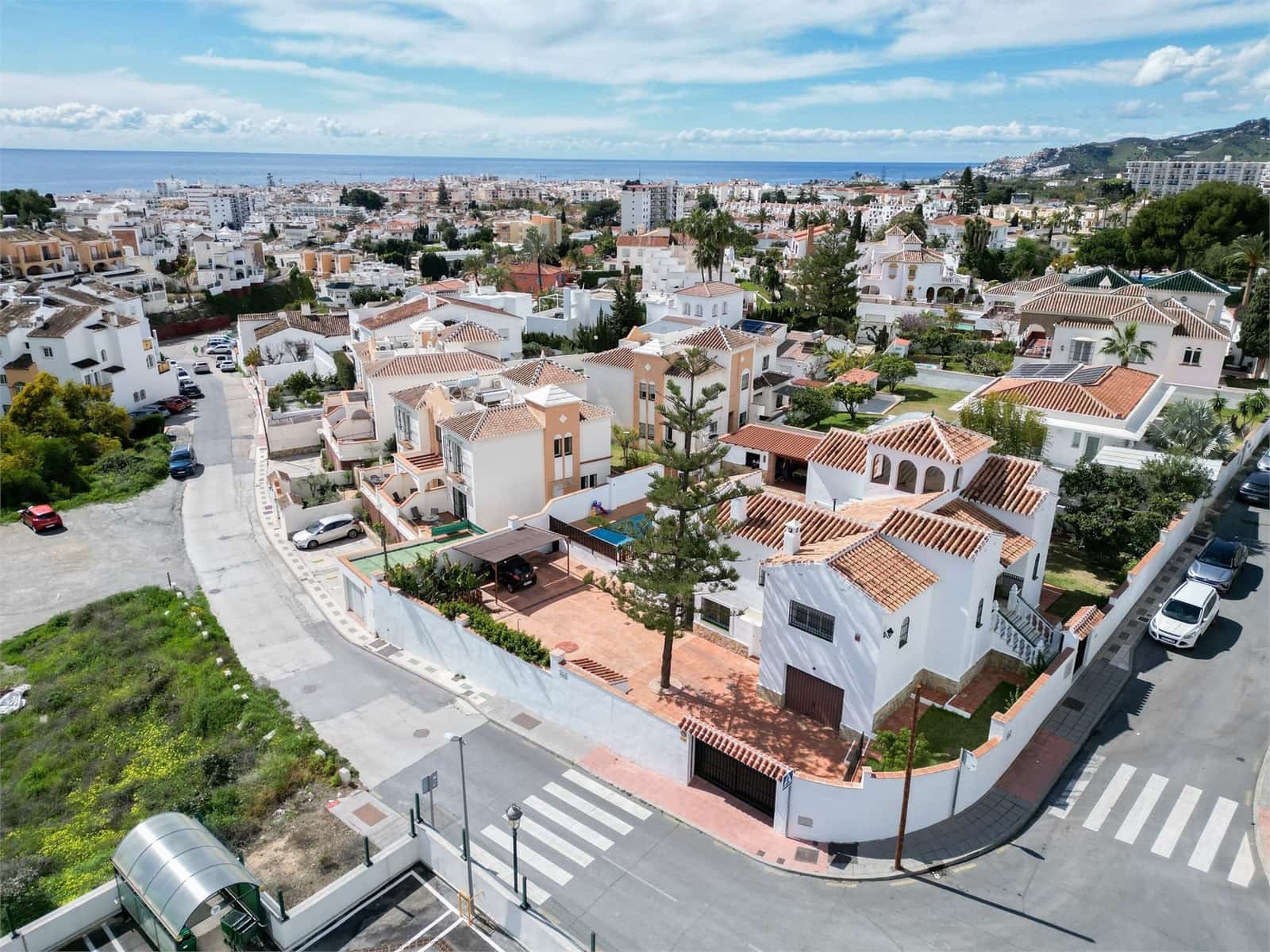 4 soveværelse Villa til salg i Nerja med swimmingpool garage - € 1.345.000 (Ref: 9976374)
