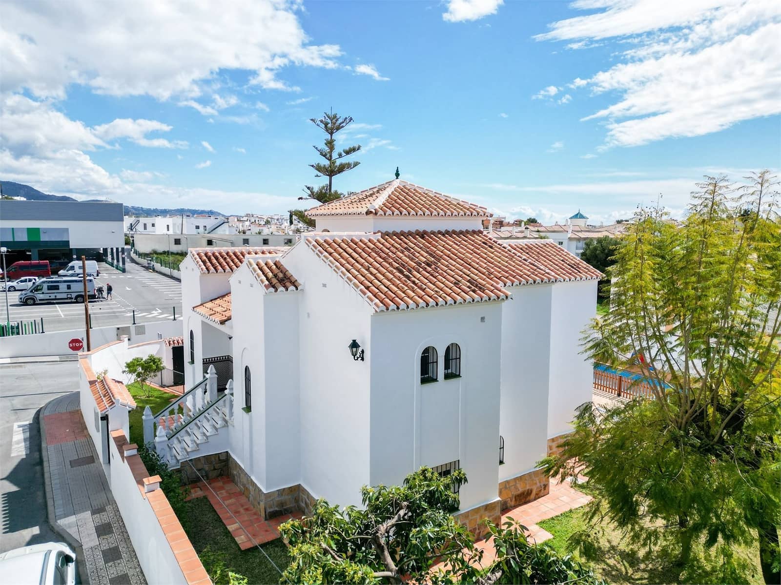 4 soveværelse Villa til salg i Nerja med swimmingpool garage - € 1.345.000 (Ref: 9976374)