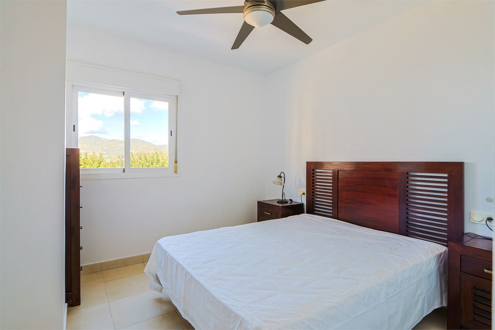 3 bedroom Apartment for sale in Nerja with garage - € 449,000 (Ref: 9976375)