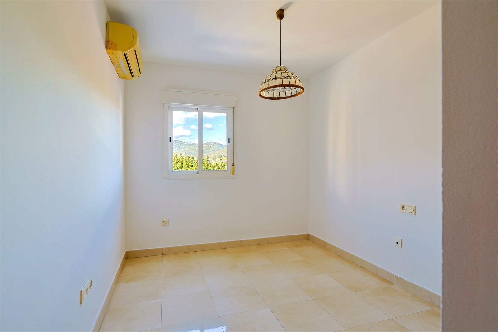 3 bedroom Apartment for sale in Nerja with garage - € 449,000 (Ref: 9976375)