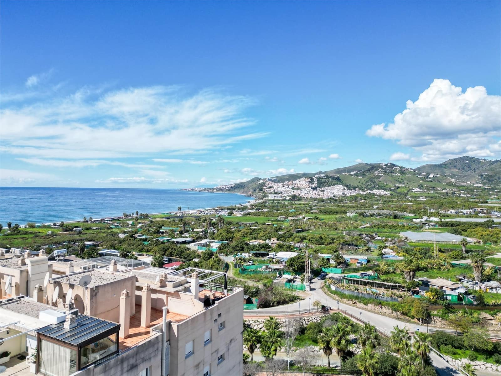 3 bedroom Apartment for sale in Nerja with garage - € 449,000 (Ref: 9976375)