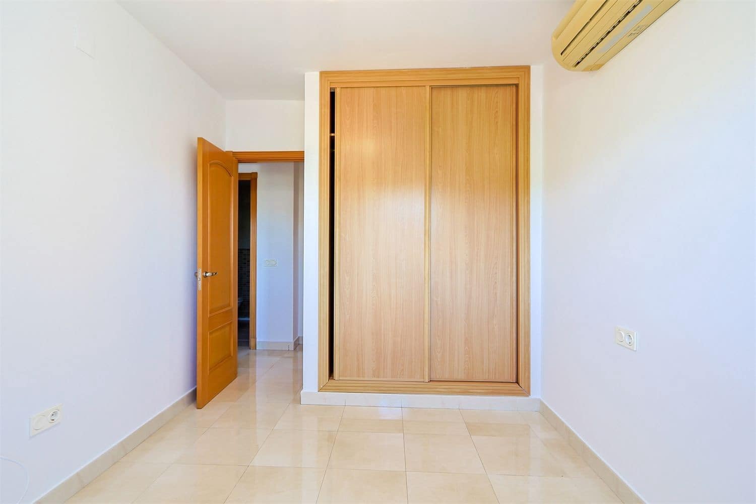 Apartment for sale in Nerja with garage - € 425,000 (Ref: 9976375)
