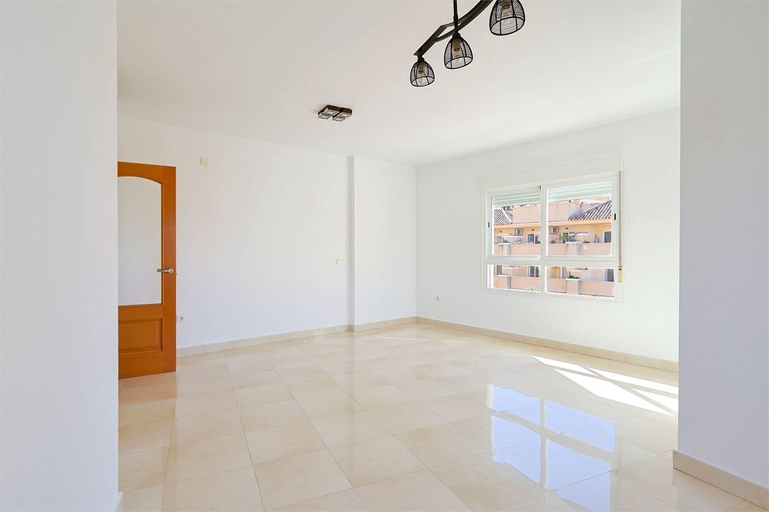 Apartment for sale in Nerja with garage - € 425,000 (Ref: 9976375)