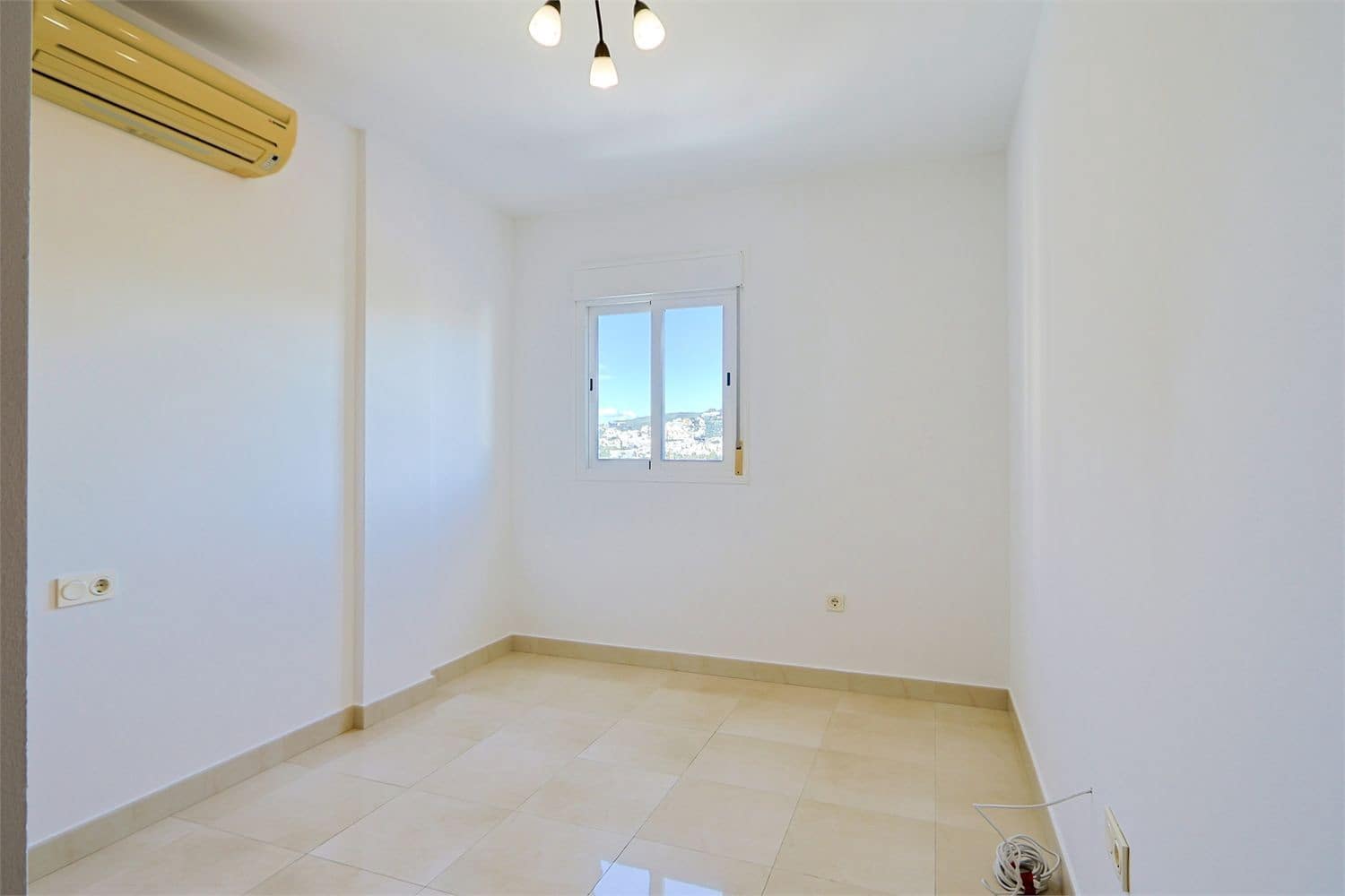 Apartment for sale in Nerja with garage - € 425,000 (Ref: 9976375)