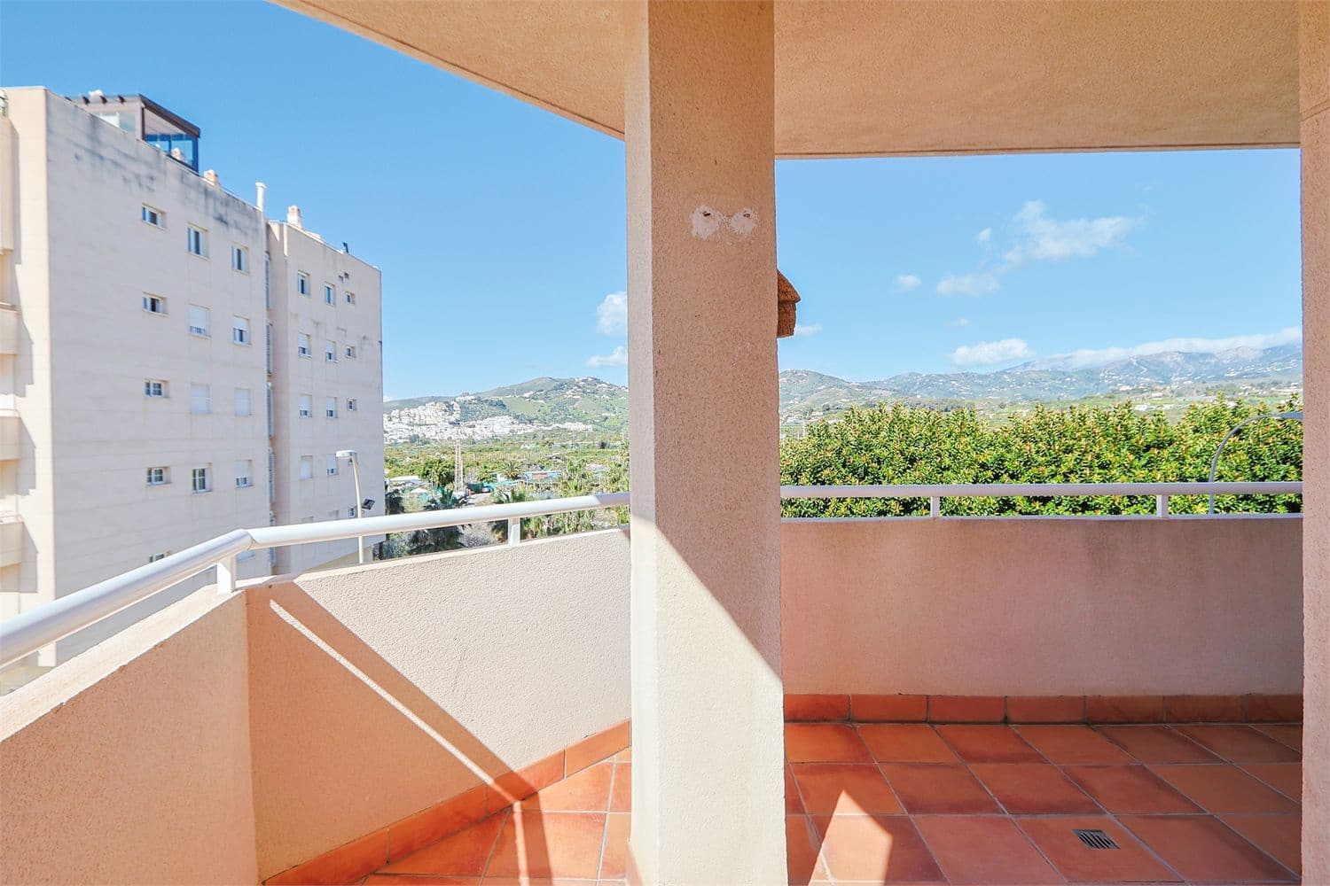 Apartment for sale in Nerja with garage - € 425,000 (Ref: 9976375)