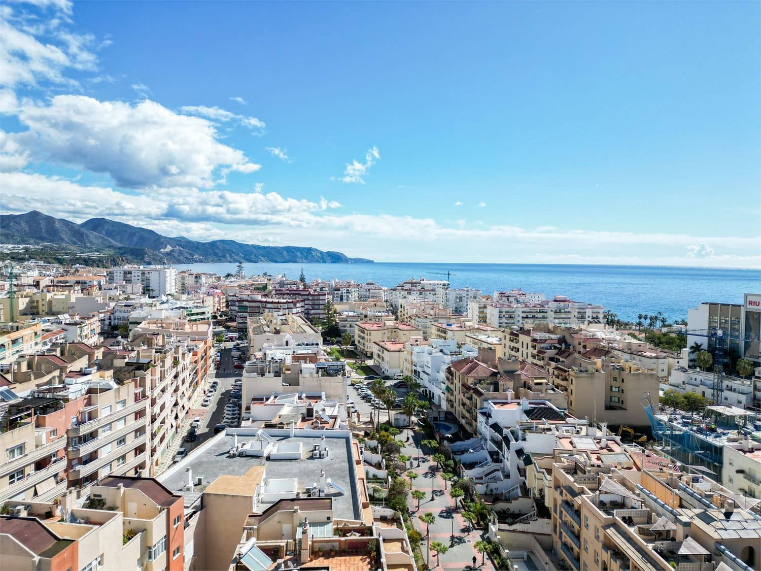 Apartment for sale in Nerja with garage - € 425,000 (Ref: 9976375)