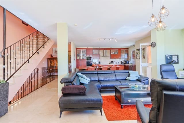 3 soverom Hus til salgs i Torrox med svømmebasseng garasje - € 469 000 (Ref: 9976376)