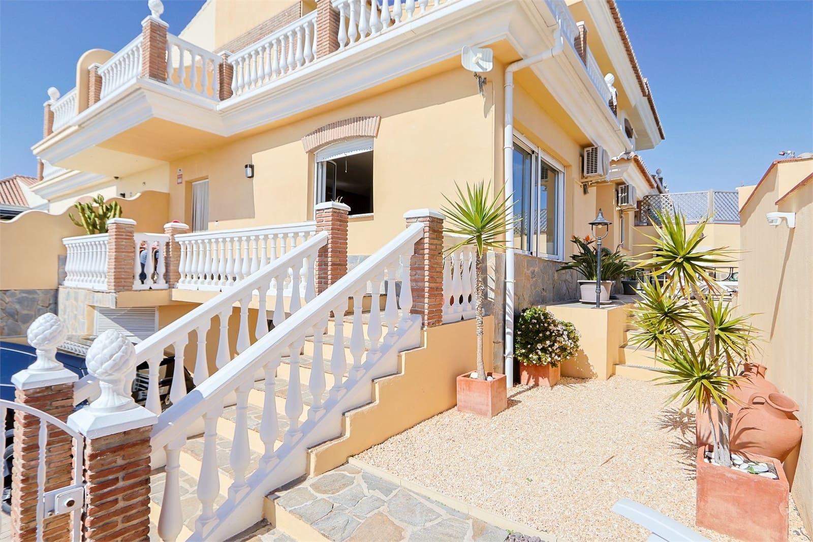 3 bedroom Townhouse for sale in Torrox with pool garage - € 469,000 (Ref: 9976376)